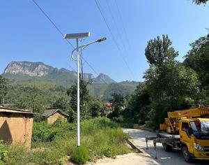 عمود ضوء للشارع بالطاقة الشمسية للأماكن الخارجية 200 وات 300 وات 500 وات مصابيح فوانيس LED موفرة للطاقة وتحمية البيئة متينة - Product Image 5