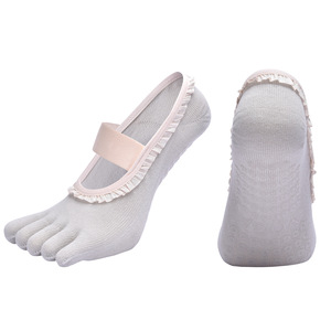 Chaussettes à cinq doigts inspirées du ballet moderne pour femmes, dos ouvert, dentelle à volants et grip en silicone à couverture intégrale - Product Image 4