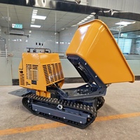 Petite remorque à benne hydraulique pour béton avec fonction de levage et de rotation, adaptée aux chantiers de construction étroits.