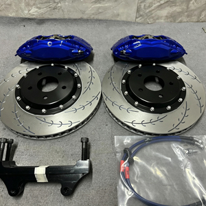 Juego de Pinzas de Freno de Cuatro Pistones, Apto para Audi A3 A4 A5, BMW E82 E87 F20 F21 F22 E46 E90, Mercedes W202, Modificación y Mejora - Product Image 2