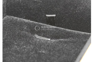 Caja de Anillos de Madera de Lujo en Color Negro, Caja de Joyería de Madera con Logotipo Personalizado, Elegante Caja de Joyería Hecha a Mano con Cuero Vegano - Product Image 3