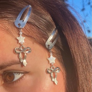 Accesorio para el Cabello con Clip BB y Colgante de Lazo Metálico, Adorno para la Cabeza Moderno para el Día a Día, Chapado en Aleación, Estilo Europeo, Verano 2024 - Product Image 1