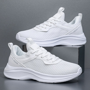 Chaussures de course décontractées pour hommes, taille extra large, respirantes, en maille, légères, semelle souple, pour l'été - Product Image 1