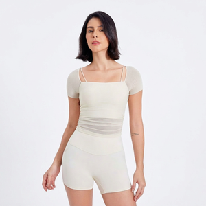 Top deportivo de yoga 2 en 1 para mujer, de malla, manga corta, cuello cuadrado, con sujetador incorporado, transpirable, para gimnasio, pilates y entrenamiento. - Product Image 1