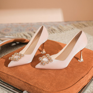 Zapatos de tacón de aguja con punta en pico, de satén, para novia, con decoración de diamantes de imitación, zapatos de boda de tacón alto para mujer - Product Image 1