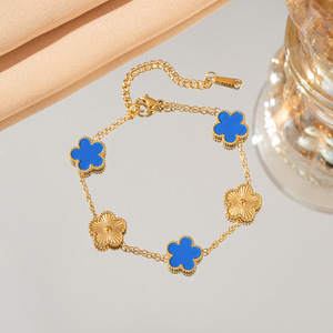 เครื่องประดับแฟชั่นใหม่สำหรับผู้หญิง สร้อยข้อมือรูปดอกไม้ชุบทอง 18K สร้อยข้อมือโคลเวอร์ห้าแฉกประดับคริสตัล สแตนเลสกันน้ำ สร้อยข้อมือนำโชค - Product Image 5