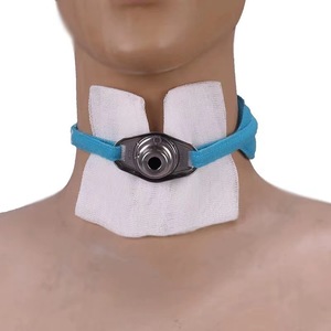 Compresses de gaze en V Brilliance Auto avec ouverture pour incision, pour patients en trachéotomie - Product Image 1