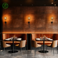 Ensemble de mobilier de restaurant commercial sur mesure avec banquettes, tables en pierre frittée et chaises en cuir pour café, bistrot, hôtel