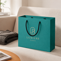 Sac en carton kraft de luxe personnalisé, écologique et recyclable, pour cadeaux de détail, avec impression sérigraphique, dorure à chaud, revêtement UV et finition gaufrée