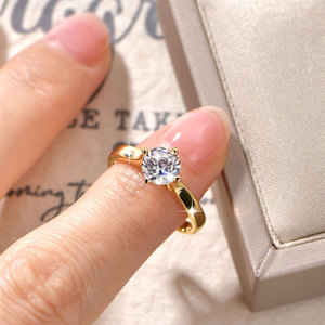 Anillos de moissanita de corte redondo de 1 quilate con certificado VVS1 D GRA, joyería clásica solitaria de cobre con relleno de oro de 14 quilates para uso en la oficina, para mujeres. - Product Image 4