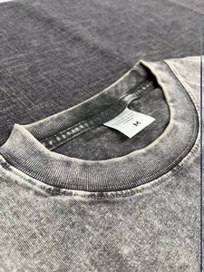 Camiseta Oversized Lisa con Lavado Ácido al Por Mayor, Camiseta de Manga Corta Estilo High Street con Logo Personalizado Impreso de 230g para Hombre - Product Image 3