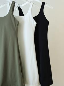 มินิเดรสฟิตเนสแขนกุดสำหรับผู้หญิงพร้อมฟองน้ำเสริมบราในตัว & ดีไซน์เพื่อความฟิตป้องกันความใส - Product Image 3