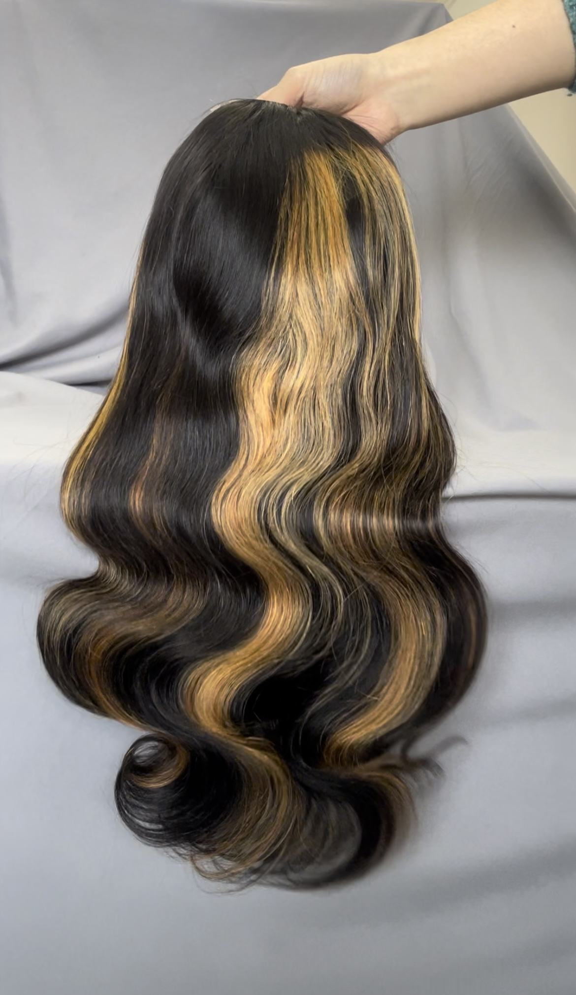 วิกผมลอนคลื่นสีไฮไลท์เข้ม