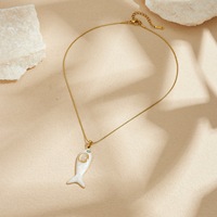 Collier Pendentif Poisson en Acier Inoxydable Plaqué Or 18K PVD Émail Blanc Turquoise Minimaliste Bijou Océan Cadeau