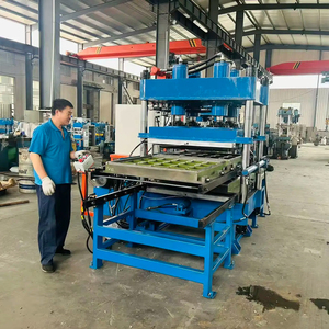 Nouvelle conception de presse à carreaux de sol en caoutchouc, machine de pressage de <span class=keywords><strong>tapis</strong></span>, machine de vulcanisation de <span class=keywords><strong>tapis</strong></span> en caoutchouc à partir de granulés de pneus usagés - Product Image 1