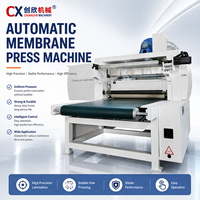 Machine de laminage UV automatique haute productivité Chuangxin avec moteur pour pressage de film protecteur PE pour portes d'armoires en MDF et contreplaqué
