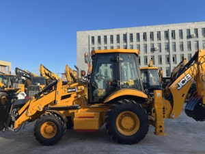 รถตักล้อยาง JCB 3CX รุ่นใหม่ล่าสุด ความเร็วในการเคลื่อนที่ 40 กม./ชม. กำลังไฮดรอลิกทรงพลัง เหมาะสำหรับงานขุดดินและปรับระดับพื้นดิน - Product Image 1