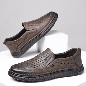 รองเท้าหนังระบายอากาศสำหรับผู้ชายแบบสวม พื้นนุ่มแบบเจาะรู รองเท้าลำลอง สีกากี สีดำ 807 - Product Image 4