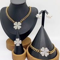 Ensemble de bijoux classiques en acier inoxydable plaqué or 18 carats, trèfle porte-bonheur, collier, boucles d'oreilles, bracelet, bague, 4 pièces