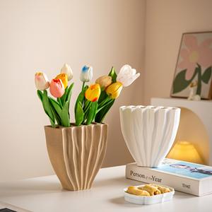 Jarrón de Cerámica Nórdica Esmaltada con Lantánido, Hecho a Mano, Diseño Minimalista Contemporáneo, Ecológico, para Agua - Product Image 4