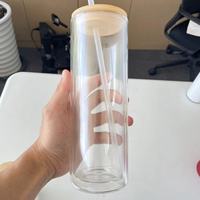 Gobelets droits à double paroi en verre de 25 oz pour sublimation, pré-perforés, personnalisables pour commande en gros, avec couvercle en bois, style globe à neige