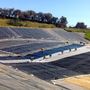 Geomembrana de HDPE de Alta Resistencia y Baja Permeabilidad al Mejor Precio para Estanques de Peces, Vertederos, Minas, Lagunas y <span class=keywords><strong>Lagos</strong></span> - Product Image 2