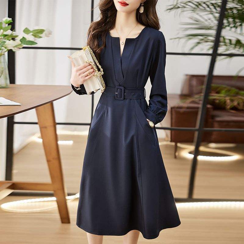 สีกรมท่า