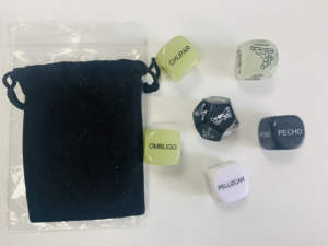 Dados Sexuales Españoles, 6 Piezas, Bolsa de Terciopelo, Juego Familiar, Juguetes Sexuales para Parejas Adultas, Regalo Novedoso Brillante para Fiestas, Juego de Posturas para Parejas - Product Image 4