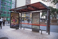 Abri de bus urbain intelligent en acier moderne, design original, haute qualité, personnalisé, avec caisson lumineux