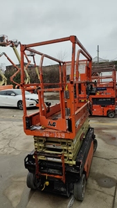 <span class=keywords><strong>Platform</strong></span> pengangkat gunting meja kerja udara perayap tipe swadorong - Product Image 2