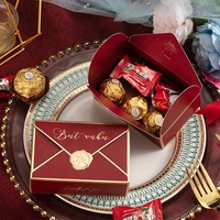 Petite boîte cadeau de Noël, boîtes à bonbons rouges, boîtes rondes pour cadeaux avec rubans pour les fêtes de mariage et d'anniversaire