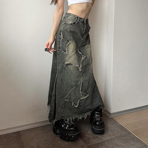 Jupe longue en jean taille haute pour femme avec patchwork d'étoiles déchirées et bords à franges, jupe longue en jean vintage style A - Product Image 3
