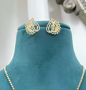 Ensemble collier et boucles d'oreilles tendance en laiton plaqué or avec zircon de qualité supérieure pour femme, idéal pour les occasions de mariage - Product Image 2