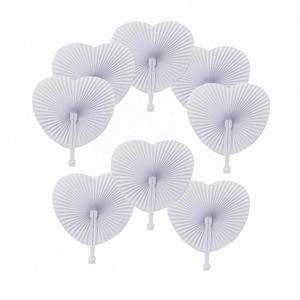 Abanicos de Papel Plegables en Forma de Corazón Blancos con Asas de Plástico, Colores Personalizados, para Pintar DIY - Product Image 1