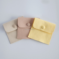 8x8cm Mini Zachte Microvezel Etui met Knoopsluiting voor Oorbellen Ring Ketting Sieraden Cadeauverpakking