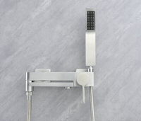 Robinet de bain à poignée unique en acier inoxydable 304 chromé poli brossé Mélangeur chaud-froid Pulvérisation de pluie Douche trois-en-un en céramique