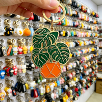 Porte-clés OEM personnalisé en alliage de zinc émaillé, breloque de sac en métal plaqué or, porte-clés dessin animé pour cadeaux de fête et accessoires