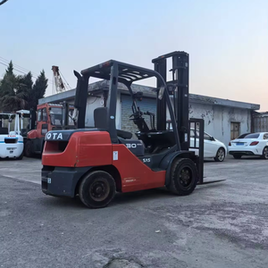 Chariot élévateur diesel d'occasion de haute qualité pour 3 tonnes, 8FD30, déplacement latéral, mât à deux étages, garantie 1 an, industries de la restauration, direct du Japon - Product Image 1