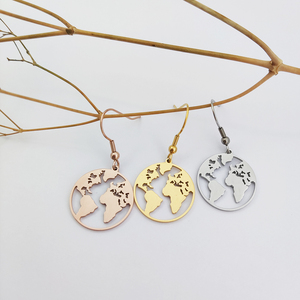 Boucles <span class=keywords><strong>d</strong></span>'oreilles pendantes tendance <span class=keywords><strong>globe</strong></span> terrestre ajouré - Accessoire de mode Wanderlust en acier inoxydable plaqué or - Product Image 4
