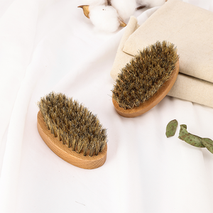 Cepillo para <span class=keywords><strong>Barba</strong></span> de cerdas de jabalí para <span class=keywords><strong>hombre</strong></span> al por mayor nueva herramienta de limpieza antiestática de Color madera natural con mango de madera de haya - Product Image 4