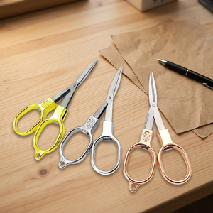 Ciseaux de broderie professionnels miniatures en acier inoxydable à prix de gros, 1 pièce, bord lisse, manche métallique, outil de coupe polyvalent - Product Image 3