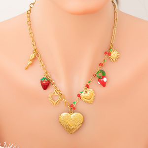 สร้อยคอลูกปัดผลไม้พร้อมจี้สตรอว์เบอร์รี เชอร์รี พีช สำหรับผู้หญิง เครื่องประดับสำหรับงานปาร์ตี้ ชุบทอง 18K สายสแตนเลส - Product Image 2