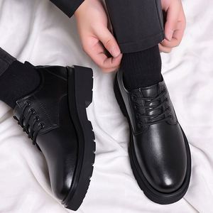 Chaussures pour hommes en cuir véritable de haute qualité, chaussures en cuir décontractées, chaussures de travail formelles noires antidérapantes à bout large pour hommes - Product Image 1