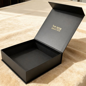 <span class=keywords><strong>Cajas</strong></span> de Regalo de Cartón Personalizadas <span class=keywords><strong>al</strong></span> <span class=keywords><strong>por</strong></span> <span class=keywords><strong>Mayor</strong></span>, <span class=keywords><strong>Cajas</strong></span> de Joyería Cuadradas con Logotipo en Relieve, Papel <span class=keywords><strong>Kraft</strong></span> sin UV, Fabricantes - Product Image 1