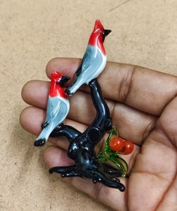 Figuras de Pájaros de Vidrio Hechas a Mano en una Rama con Bayas, Decoración de Pascua, Tema Animal, Artesanía de Vidrio, Mundo de Vidrio en Miniatura, Rajasthan - Product Image 3