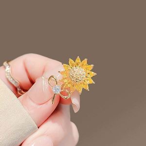 Broches élégantes en alliage pour femmes, motif tournesol, avec boucle anti-exposition, petites, mignonnes, accessoires de corsage pour décolleté, motif abeille en strass de cristal - Product Image 2