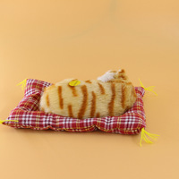Jouets de chat endormi mignons et réalistes, chaton qui couine, ornement de bureau, poupée en peluche super douce, jouet anti-stress