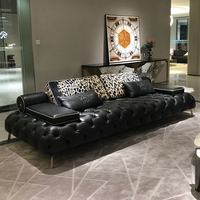 Canapé Linéaire Tufté de Luxe, Design Moderne, Base en Acier Inoxydable, Canapé Droit en Cuir pour Villa et Mansion, Pièce Maîtresse