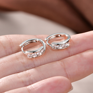 Boucles d'oreilles créoles tendance et brillantes de style minimaliste, avec motif géométrique Virtuous Cycle et moissanite de 2,5 mm, pour femme - Product Image 5