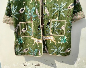 Veste matelassée en coton faite à la main, longue veste patchwork avec garnissage en duvet, design imprimé cousu à la main - Product Image 4